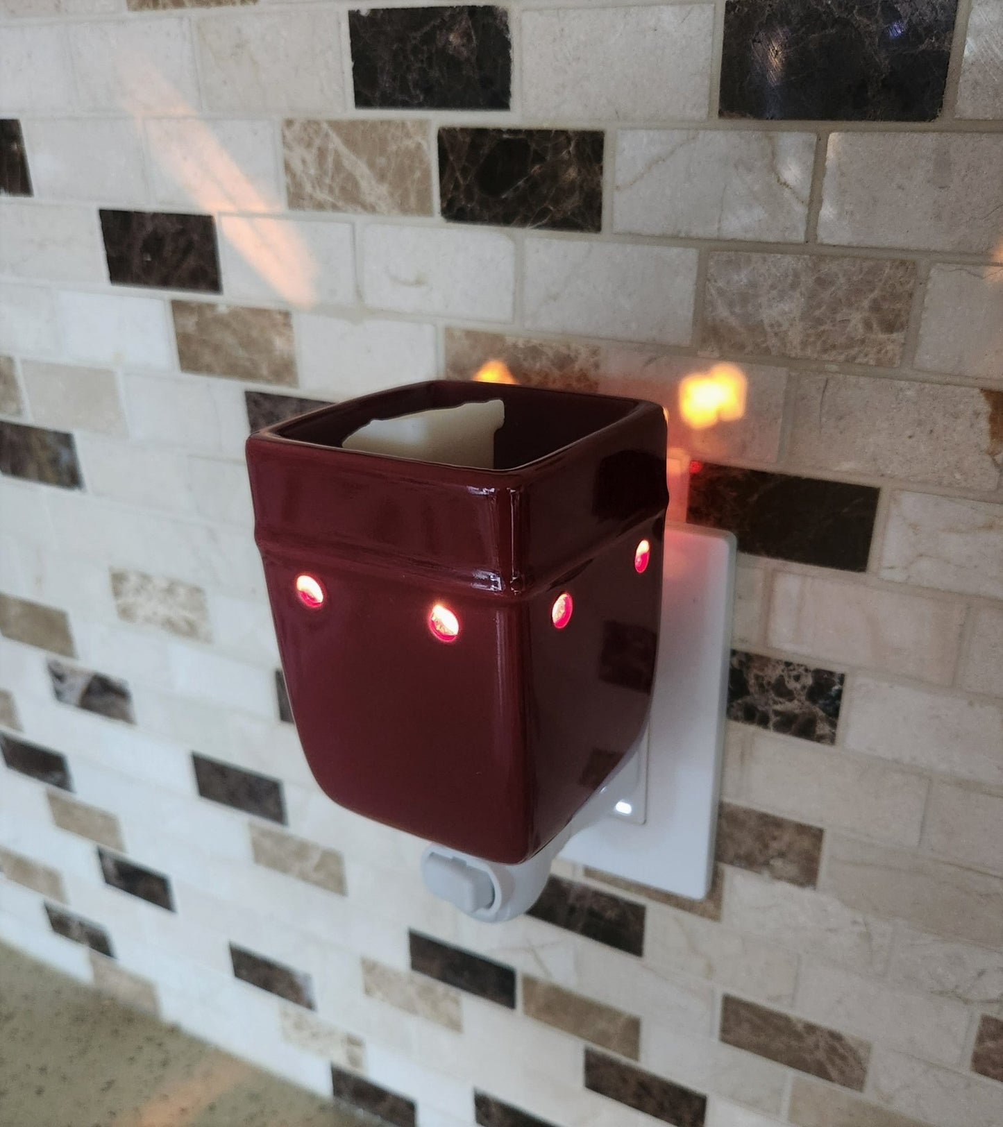 Solid Red Plug-in Warmer - WaxettySolid Red Plug-in WarmerWax Warmer