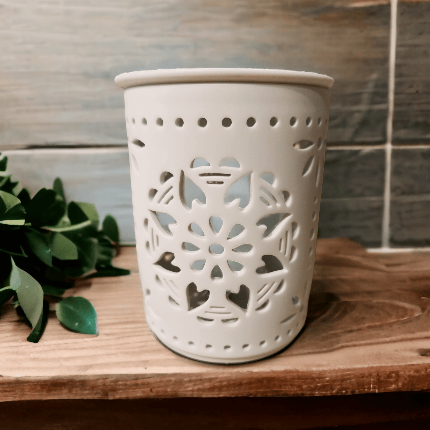 White Flower and Heart Ceramic Cutout Warmer - WaxettyWhite Flower and Heart Ceramic Cutout WarmerWax Warmer